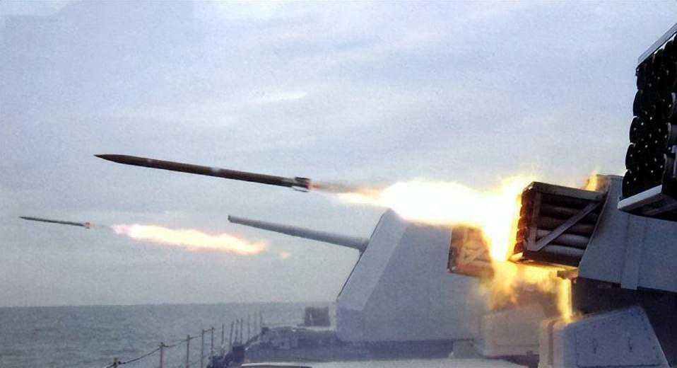 梁洛施的耳朵高于眉毛 这是玄学范畴吗 注定不是一般人 ​