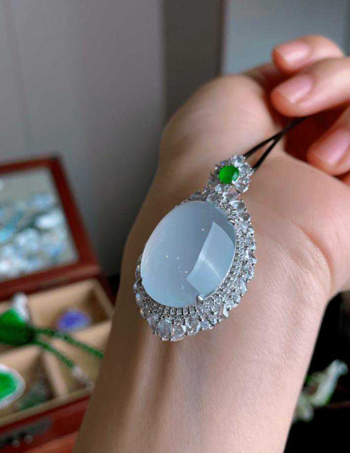 十二生肖今日宜穿色