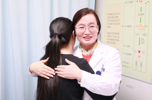 暮恩塔罗，狮子座十二月感情运势：被缘分冲昏头脑，情根深种